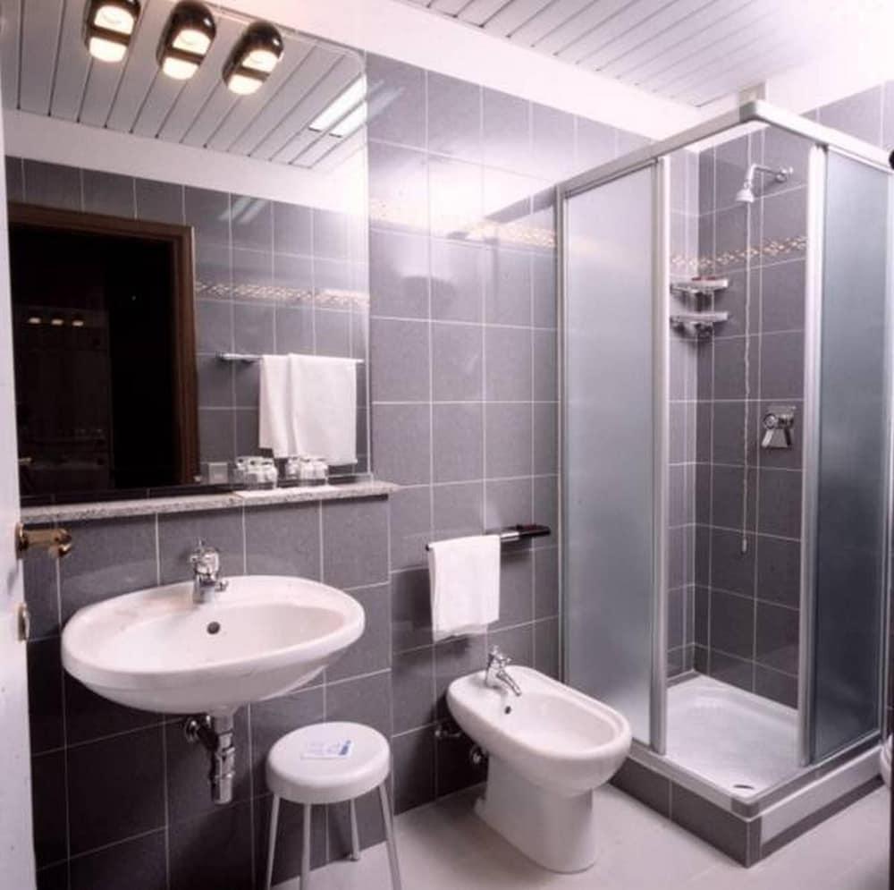 Airport Hotel Malpensa Lonate Pozzolo Ngoại thất bức ảnh