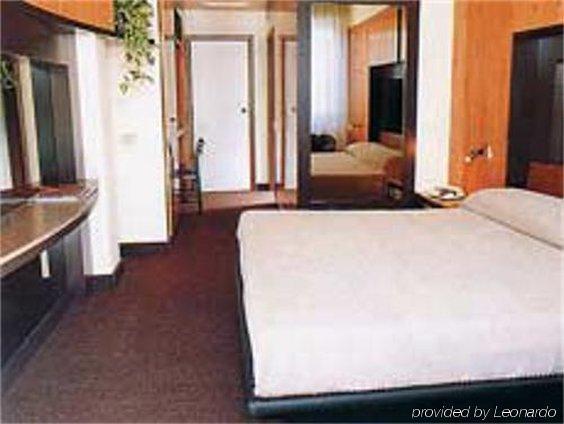 Airport Hotel Malpensa Lonate Pozzolo Phòng bức ảnh