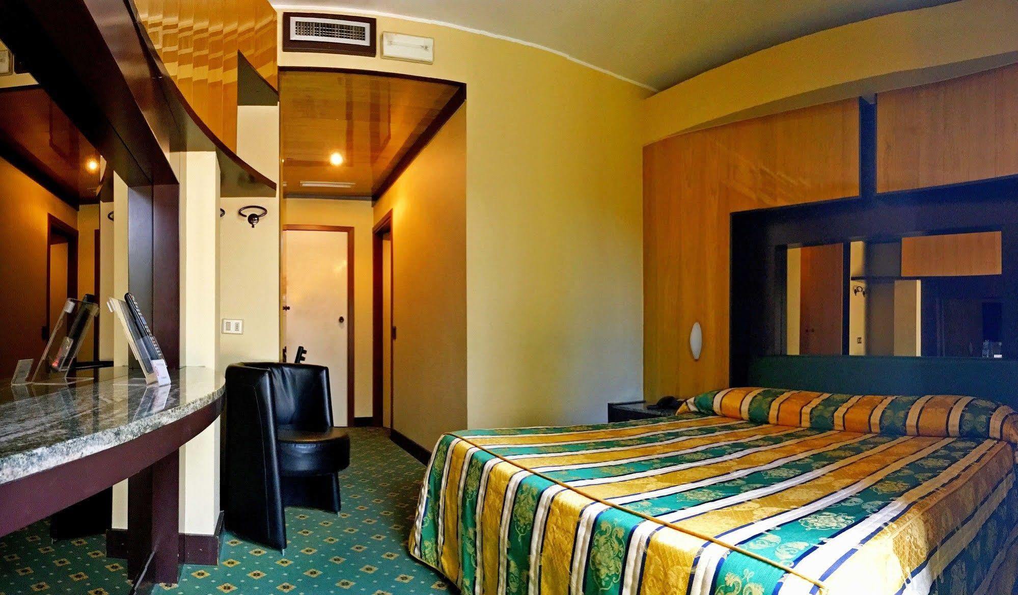 Airport Hotel Malpensa Lonate Pozzolo Ngoại thất bức ảnh