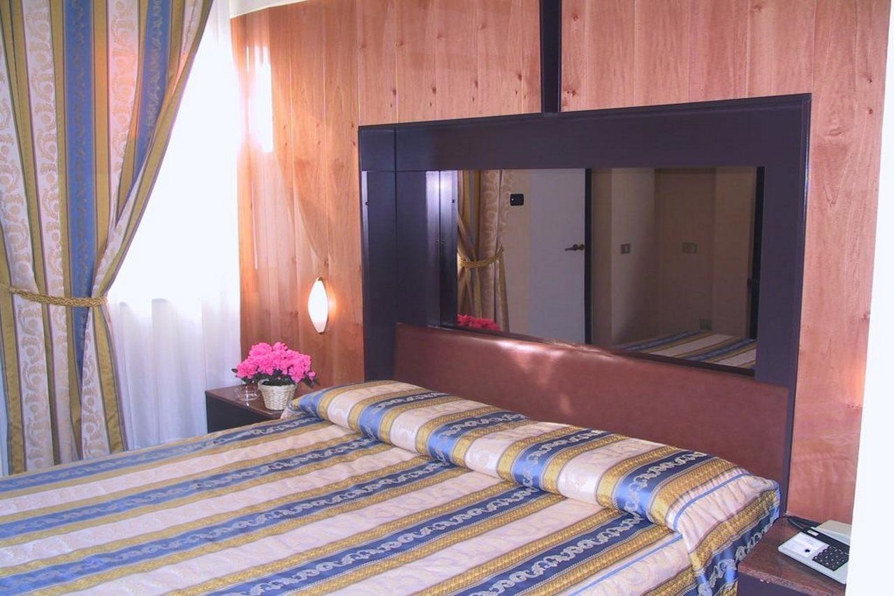 Airport Hotel Malpensa Lonate Pozzolo Ngoại thất bức ảnh